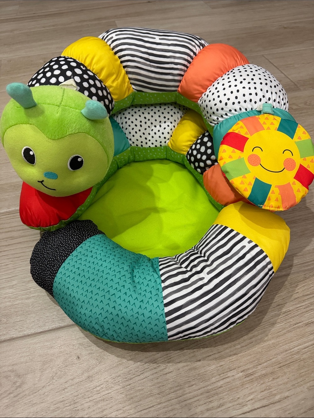 Infantino PROP-A-PILLAR TUMMY TIME & SEATED SUPPORT™ GREEN